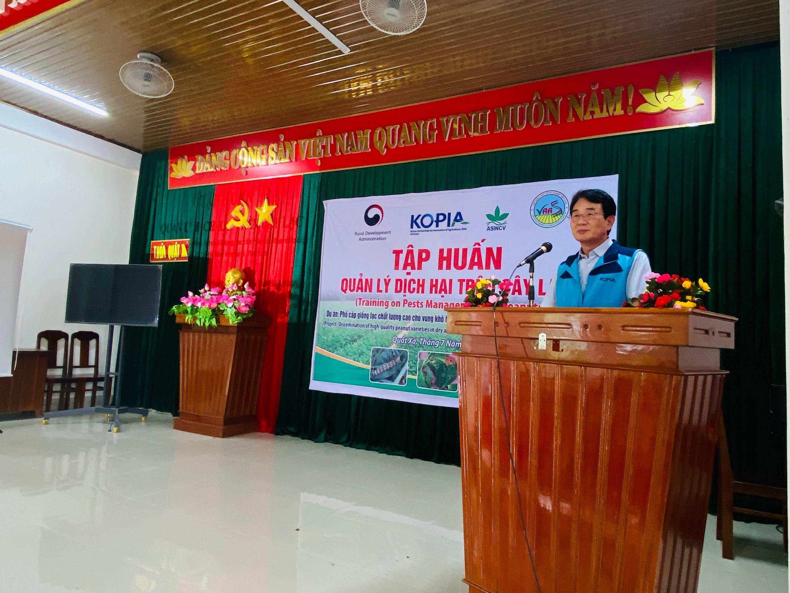 TẬP HUẤN QUẢN LÝ DỊCH HẠI TRÊN CÂY LẠC  VỤ HÈ THU 2025 TẠI QUẢNG TRỊ  